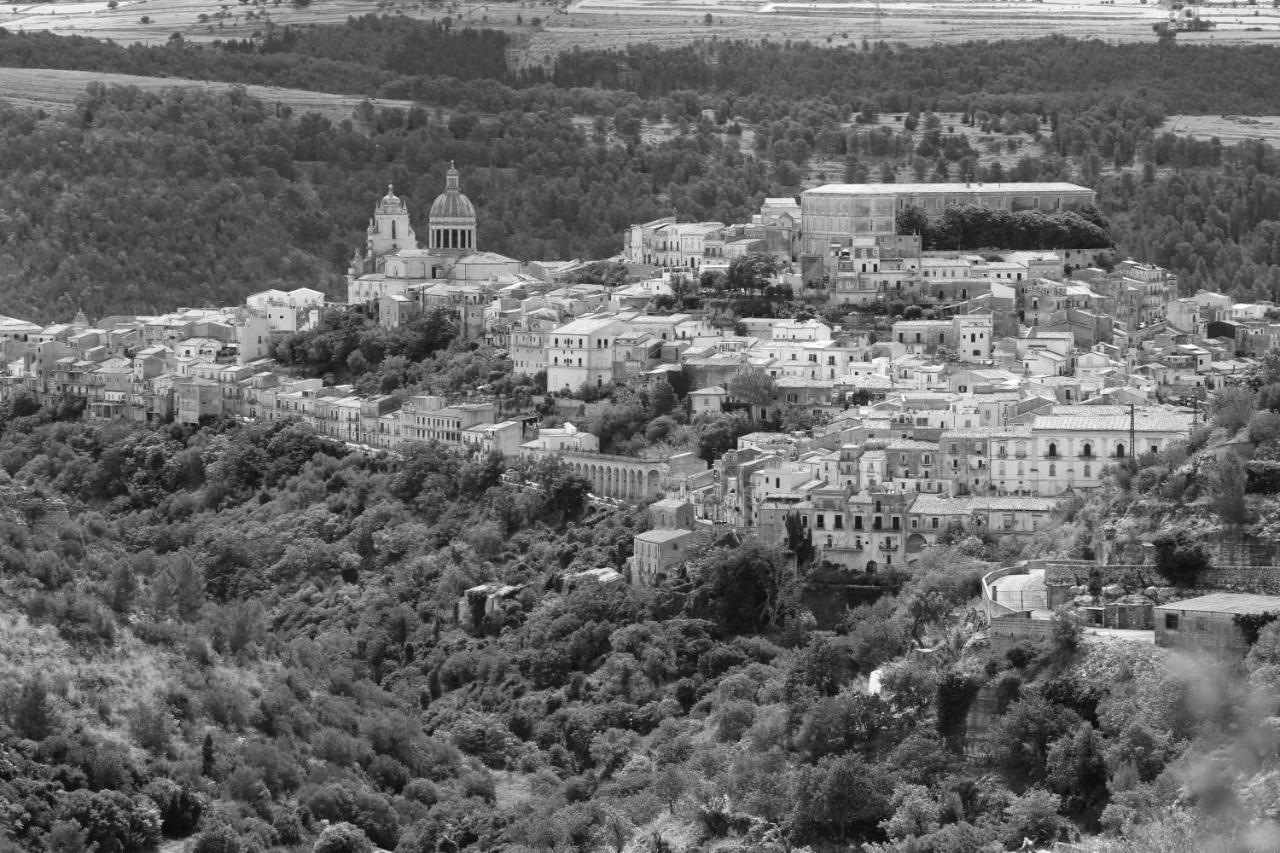 Отель Tocco Barocco - Locazioni Brevi - Рагуза Экстерьер фото